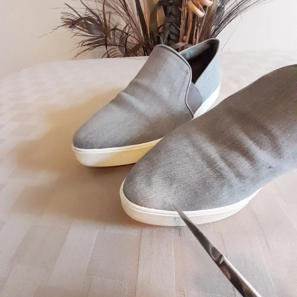 Vince Pierce Denim Pointed Toe Slip On Sne…